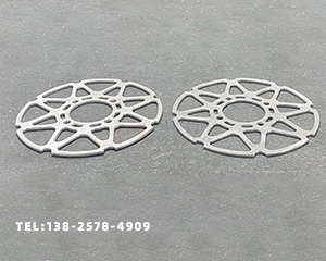 變形的鋁板如何快速調(diào)平呢？用什么機(jī)器呢？</a>