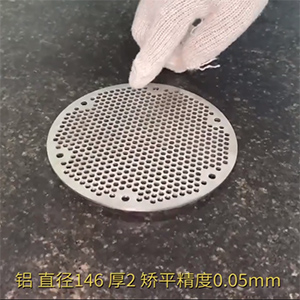 微沖孔網(wǎng)板使用矯平機能達到什么樣的效果</a>